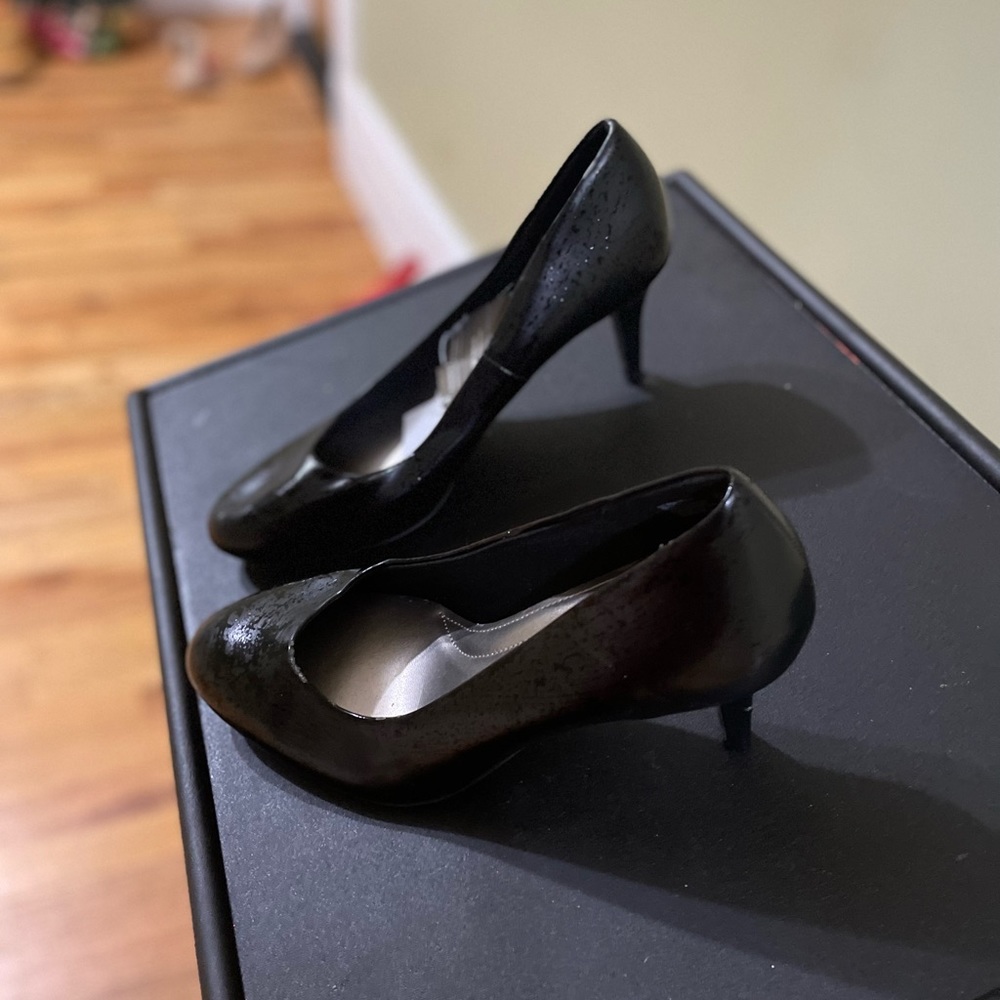 Black comfortable heel size 11